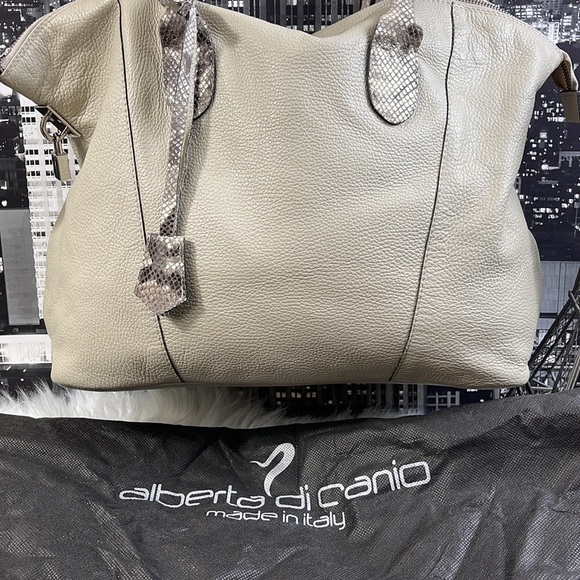 Alberta Di Canio Italian Made beige or stone color Leather crossbody or shoulder - Picture 3 of 15